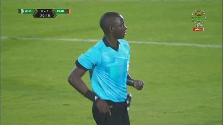 chaherchaher191's tweet photo. إفريقيا اللعينة ..
الكل يكره الجزائر في البالون ويحبها من اجل المساعدات المادية  ومسح  الديون ..💔
#Algeria_and_Cameroon_match_replay https://t.co/3stzSM3a6g