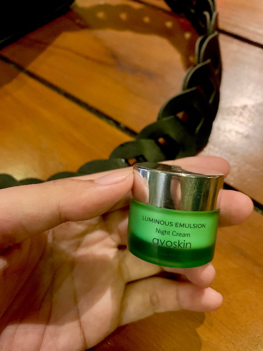mell__28's tweet photo. Avoskin Luminous Emulsion night cream ini bermanfaat untuk dapat memperlambat proses penuaan kulit, sehingga dapat mencegah munculnya keriput dini. https://t.co/617aCqTmMe