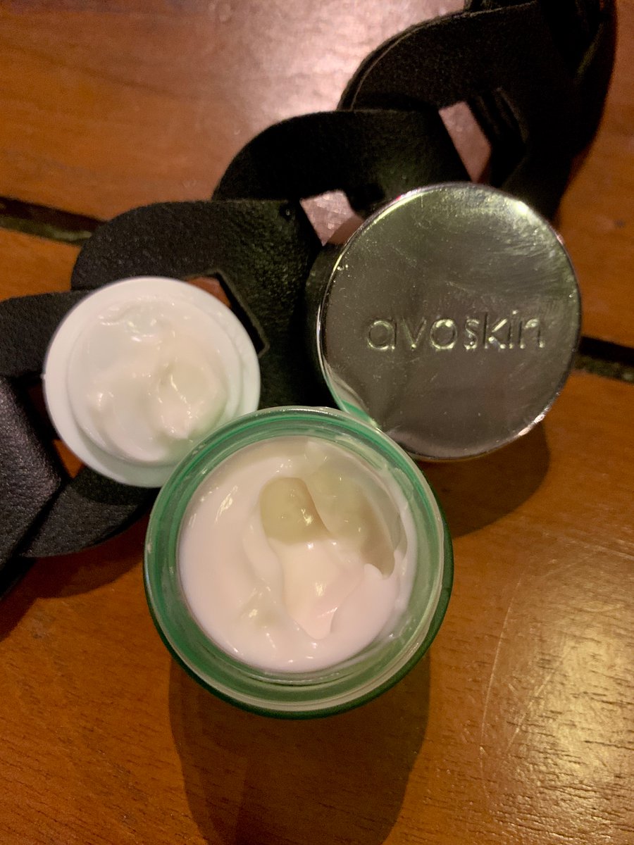 mell__28's tweet photo. Avoskin Luminous Emulsion night cream ini bermanfaat untuk dapat memperlambat proses penuaan kulit, sehingga dapat mencegah munculnya keriput dini. https://t.co/617aCqTmMe