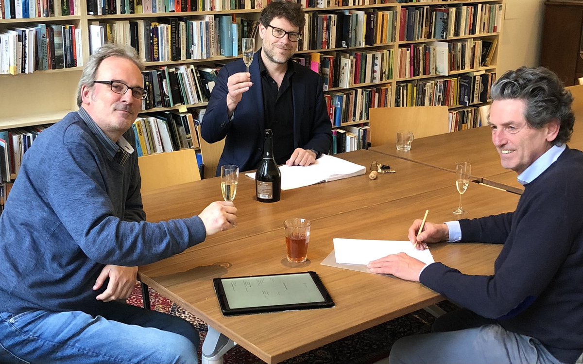 Bubbels!
Frits Wagenvoorde en ik tekenden een contract met <a href="/Arbeiderspers/">De Arbeiderspers</a> om onze vertaling van de autobiografie van violist/componist Louis Spohr uit te geven in de schitterende reeks Privé Domein. Een grote eer voor ons, en ook een beetje voor Louis.