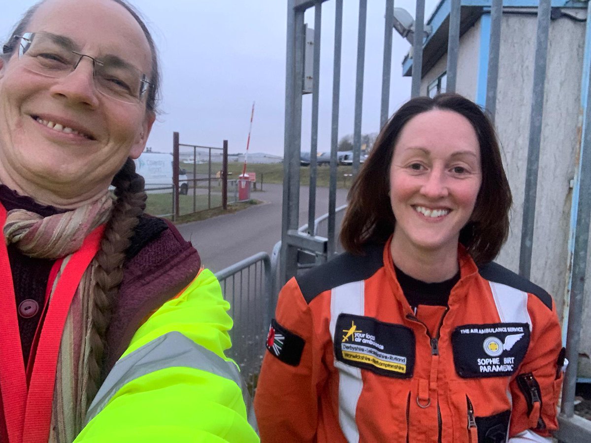 WSBBBloodBikes's tweet photo. Lucky (WSBB248) delivering blood supplies to Air Ambulance Paramedic Sophie 🩸🚁
#workingpartnerships #rephill https://t.co/VtMAY41cCX
