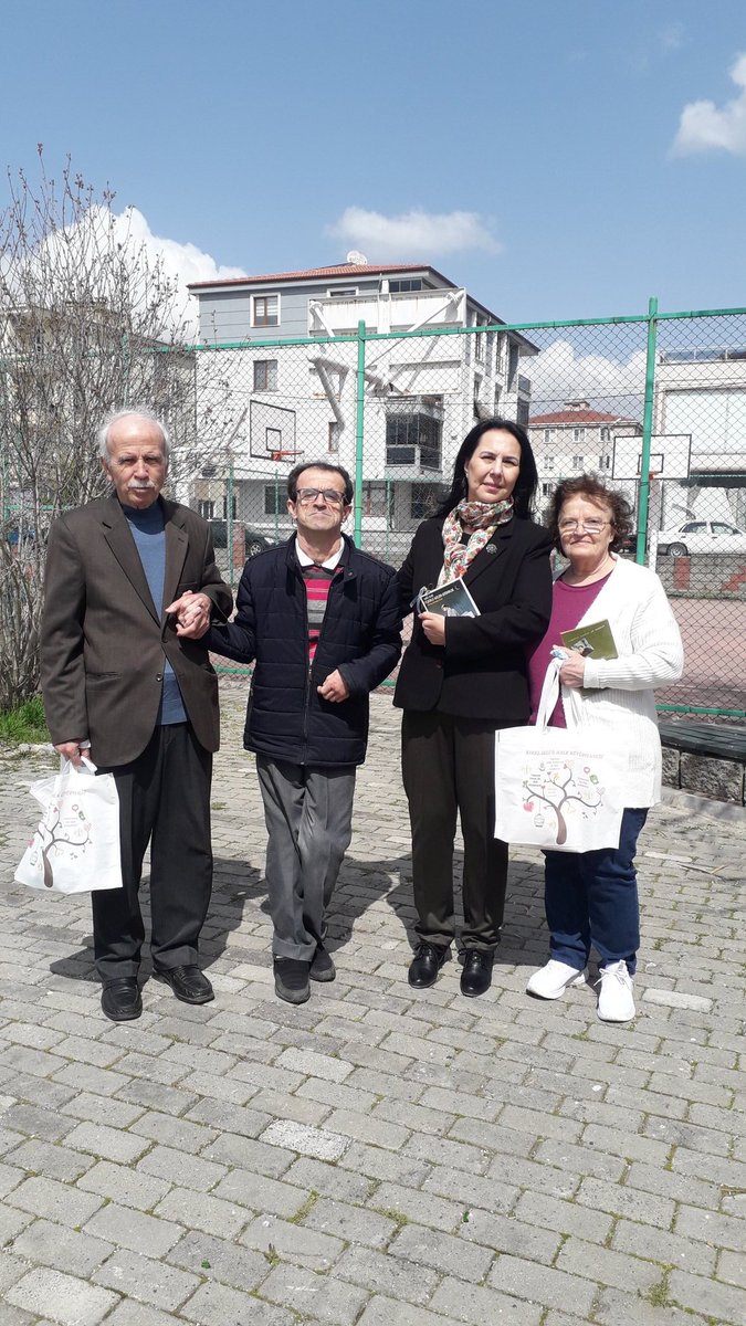 Başta Kütüphane Müdüremiz Sayın Dilek BEYOĞLU olmak üzere tüm kütüphane çalışanlarımızın 28 Mart- 3 Nisan  Kütüphaneler Haftası Kutlu Olsun