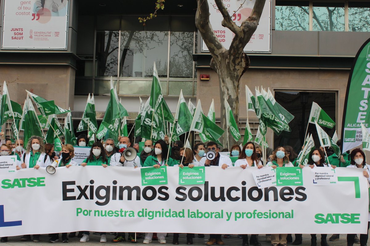 Sindicato_SATSE's tweet photo. Multitudinaria protesta en todo el país. 

Miles de Enfermeras y Fisioterapeutas reclaman MEDIOS y RECURSOS para nuestra Sanidad y sus profesionales.

#ExigimosSoluciones https://t.co/7kjzG8ju2G @PSOE  @populares @PODEMOS @CiudadanosCs @vox_es @eajpnv @Esquerra_ERC https://t.co/hCuY78844i