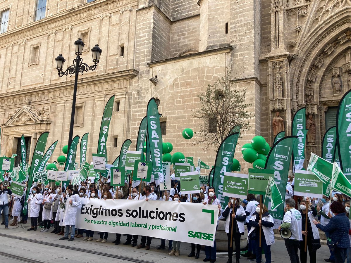 Sindicato_SATSE's tweet photo. Multitudinaria protesta en todo el país. 

Miles de Enfermeras y Fisioterapeutas reclaman MEDIOS y RECURSOS para nuestra Sanidad y sus profesionales.

#ExigimosSoluciones https://t.co/7kjzG8ju2G @PSOE  @populares @PODEMOS @CiudadanosCs @vox_es @eajpnv @Esquerra_ERC https://t.co/hCuY78844i