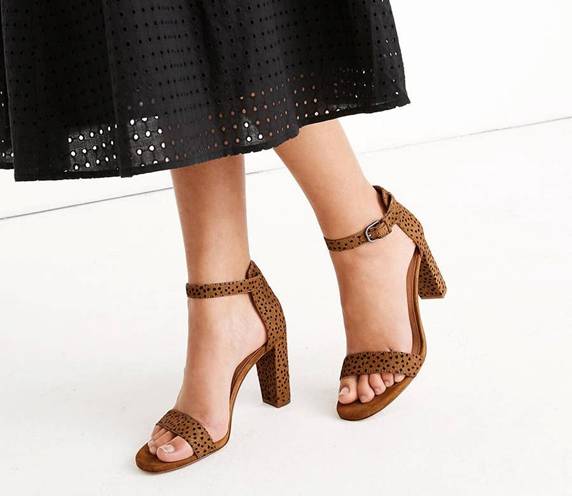 FashionEdits's tweet photo. A simple change in footwear will effectively announce the spring’s arrival.
Elevate your simple style and make it more interesting https://t.co/Kii5LnVTmV
.
.
.
#shoes #newarrivals #springfootwear #clogs #slides https://t.co/KUFdHH0rlc