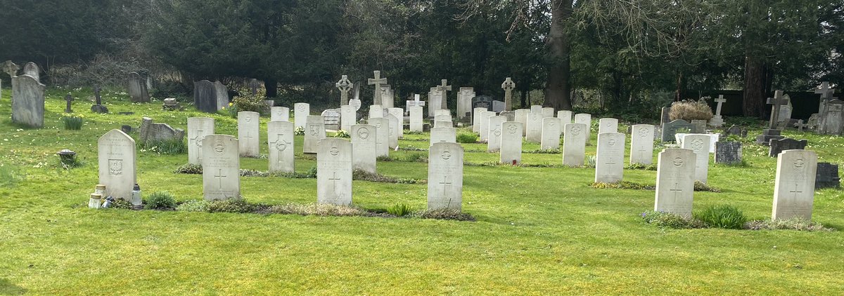 BBCSurrey's tweet photo. War graves here in #Whyteleafe revealing so much history @OBrienKrystyna #SpringtimeTour https://t.co/FVrasJwgBQ