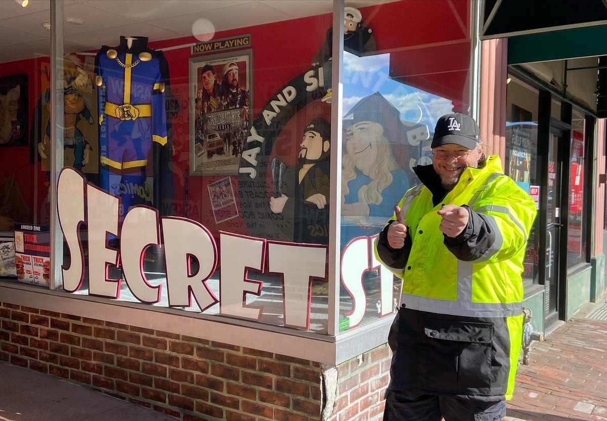 The_SecretStash's tweet photo. You're invited! On May 7th and 8th, The Stash celebrates 25 years of giving folks their fix of comics and pop culture in beautiful Red Bank, NJ. Pictures! A star-studded Q&amp;A event. Sweet sweet swag! Get your tickets here: https://t.co/9yIT9IQNZn. #stashbash https://t.co/LmchZGIHtq
