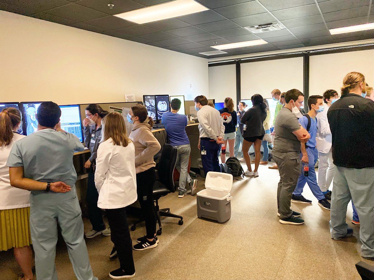 Loved seeing our excited WIRED and RIG members come together to learn from our incredible UAB #radresidents during our hands-on abdominal experience in the rads room!! The MS1s are ready for their first GI exam and the MS2s are ready for Step 1! 💪