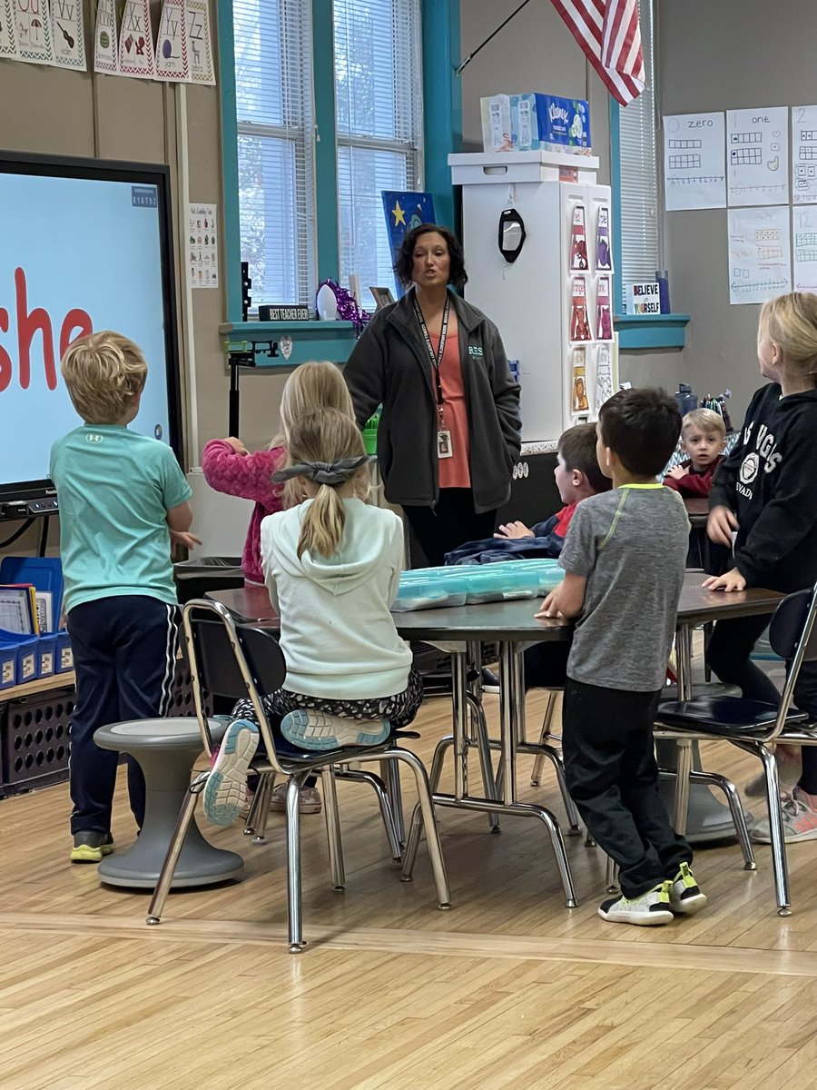 Mrs. Jones does an amazing job with phonics with her class everyday!!@JenniferWarden5 @RES_halexander <a href="/JonesKinders14/">Kayla Jones</a> <a href="/RES_RSSS/">Rockwell Elem NC</a>