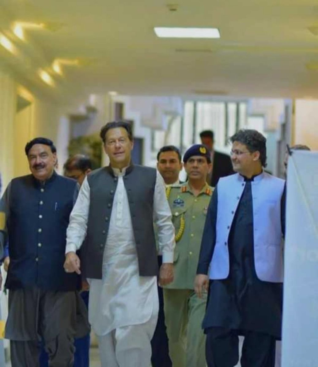 Syed_Yousuf1's tweet photo. مجھ کو معلوم تھا رستے سے پلٹ جائیں گے
میں نے بیکار ہی یکجا کیئے بھٹکے ہوئے لوگ
#BehindYouSkipper https://t.co/otIQyKuFQz