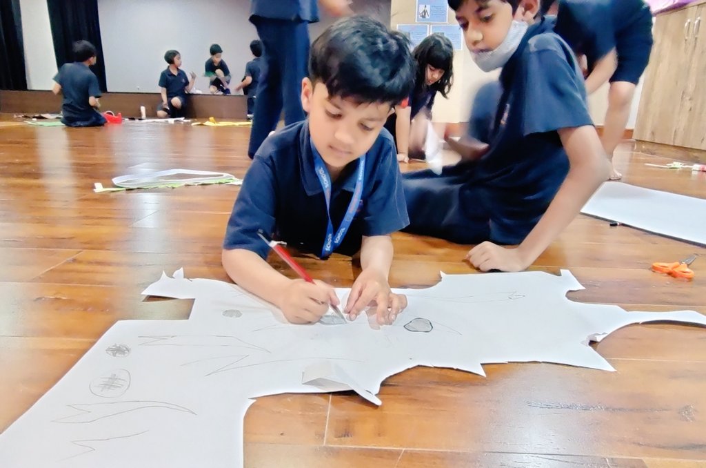prashant5_gupta's tweet photo. Teamwork makes the dream work.
Form 3 SS, busy designing their props made up of different materials for their final puppet show. Stay tuned :)
#collaboration #pyplearners #IBlearners #puppetmaking 
@KetakiKTweets @AneeshaSahni @AnilaVerma1 @JoshiMeesha @Prometheus_Edu https://t.co/wsBj51ODfx