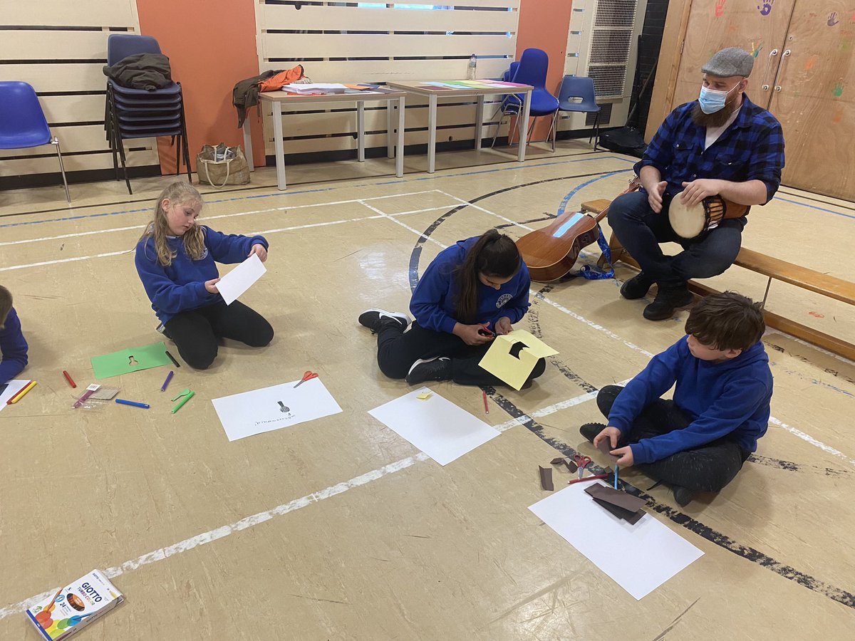 AddiewellPS's tweet photo. P4/5 we’re doing some art today with Jo, looking at how to display the rhythm of the Djenbe drum 🪘 🥁 @limelightmusic1 https://t.co/VNIs3quJUB