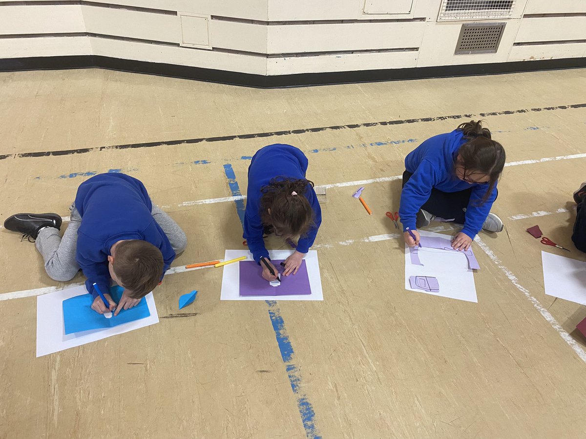 AddiewellPS's tweet photo. P4/5 we’re doing some art today with Jo, looking at how to display the rhythm of the Djenbe drum 🪘 🥁 @limelightmusic1 https://t.co/VNIs3quJUB