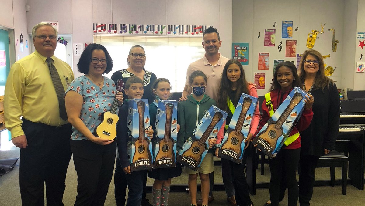 NatKingColeFdn's tweet photo. 🚚 2nd stop on our #MusicDrivesUs #ProjectEncore Tour, Broward County Public Schools - Deerfield Beach Elementary School.

👉 DONATE - https://t.co/KR4lVhgFpm
👉 PHOTOS - https://t.co/3I6b49O453

🧡 @browardschools

#nkcgh #natkingcole #projectencore #musiceducation https://t.co/BywBHbSeiI