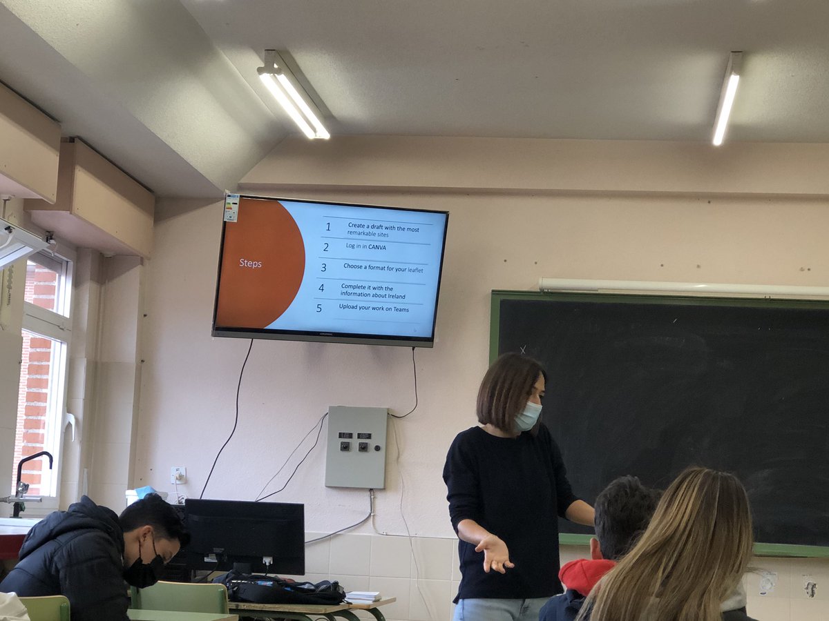MayteSBM's tweet photo. Hoy me toca a mi observar a Monica!!! Un placer participar en el programa #OBSERVA_ACTION #formaciónCyL @cfiesalamanca @educacyl #TEAM2TEACH @CFPIdiomas https://t.co/sHUhbDez00