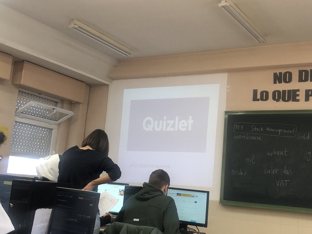 MayteSBM's tweet photo. Hoy me toca a mi observar a Monica!!! Un placer participar en el programa #OBSERVA_ACTION #formaciónCyL @cfiesalamanca @educacyl #TEAM2TEACH @CFPIdiomas https://t.co/sHUhbDez00