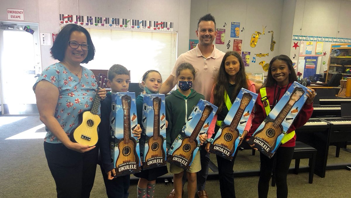 NatKingColeFdn's tweet photo. 🚚 2nd stop on our #MusicDrivesUs #ProjectEncore Tour, Broward County Public Schools - Deerfield Beach Elementary School.

👉 DONATE - https://t.co/KR4lVhgFpm
👉 PHOTOS - https://t.co/3I6b49O453

🧡 @browardschools

#nkcgh #natkingcole #projectencore #musiceducation https://t.co/BywBHbSeiI