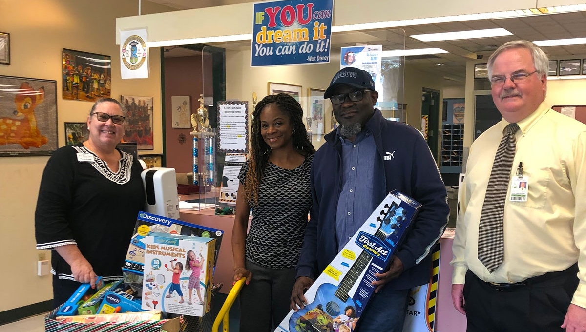 NatKingColeFdn's tweet photo. 🚚 2nd stop on our #MusicDrivesUs #ProjectEncore Tour, Broward County Public Schools - Deerfield Beach Elementary School.

👉 DONATE - https://t.co/KR4lVhgFpm
👉 PHOTOS - https://t.co/3I6b49O453

🧡 @browardschools

#nkcgh #natkingcole #projectencore #musiceducation https://t.co/BywBHbSeiI