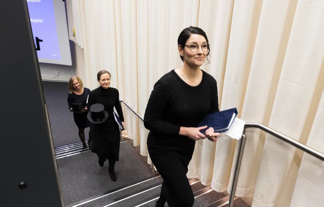 Oamkin lehtori, KT Kati Mäenpää on saanut Ammatillisen koulutuksen tutkimusseura OTTU ry:n vuoden 2022 tunnustuspalkinnon Oulun yliopistossa tekemästään väitöskirjasta ”Motivation regulation and study well-being during nurse education studies”. oamk.fi/fi/oamk/ajanko…