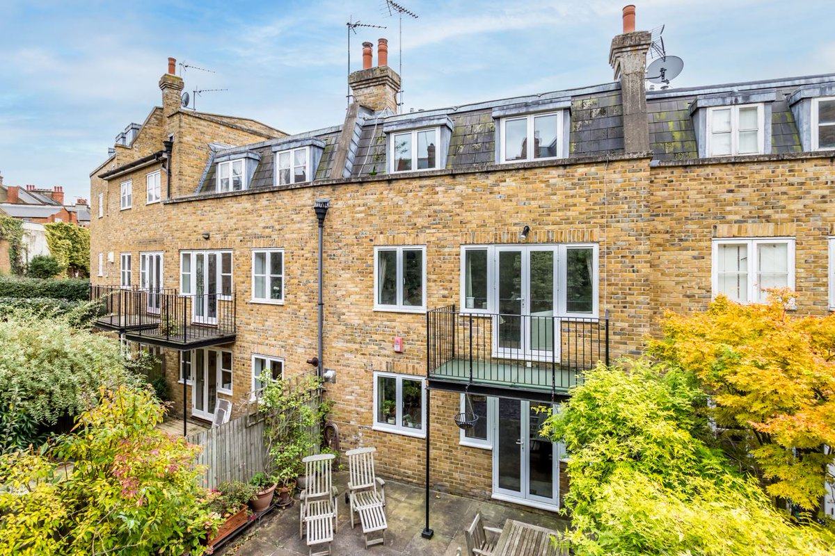 OnTheMarketCom's tweet photo. Set within a private gated mews just moments from Hampstead Heath, this four-bedroom house boasts plenty of space. 

With a courtyard garden, a garage, off-street parking and spacious sitting room with a balcony, it ticks plenty of boxes. 

Take a peak

https://t.co/G5wvCRkEjf https://t.co/0Mrq1aK165