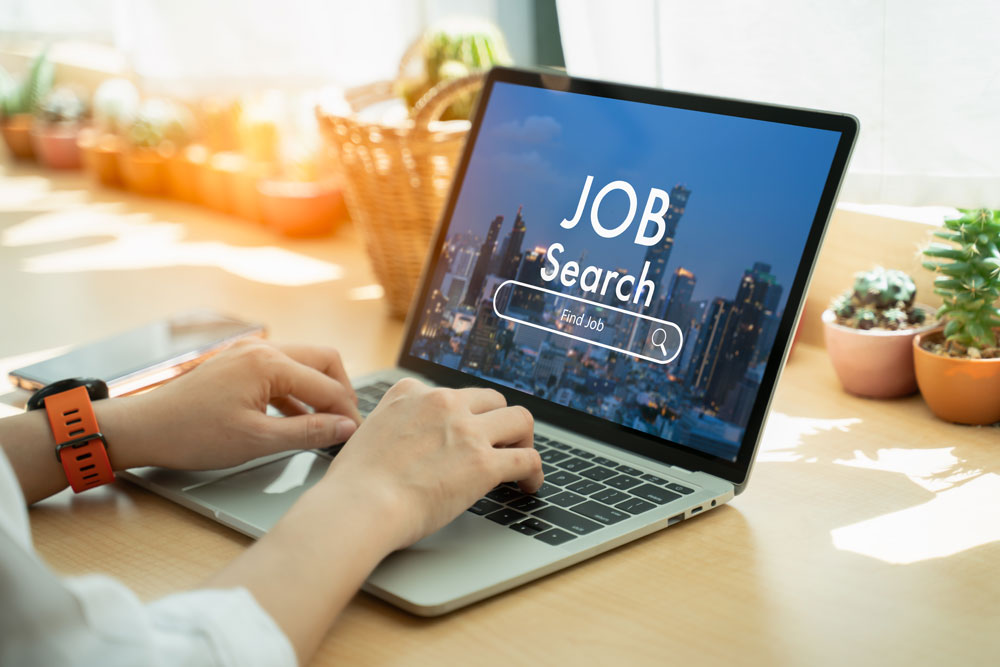 JRBsReviews1's tweet photo. Whether you are looking for a job to work the old fashion way (in Australia) or to work online you can find it here: https://t.co/WuUko2ztyz https://t.co/WrxAQVZ6qd