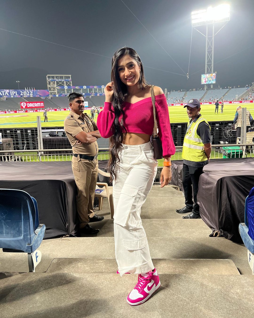 FPGXzt-aUAcn_zm?format=jpg&name=large