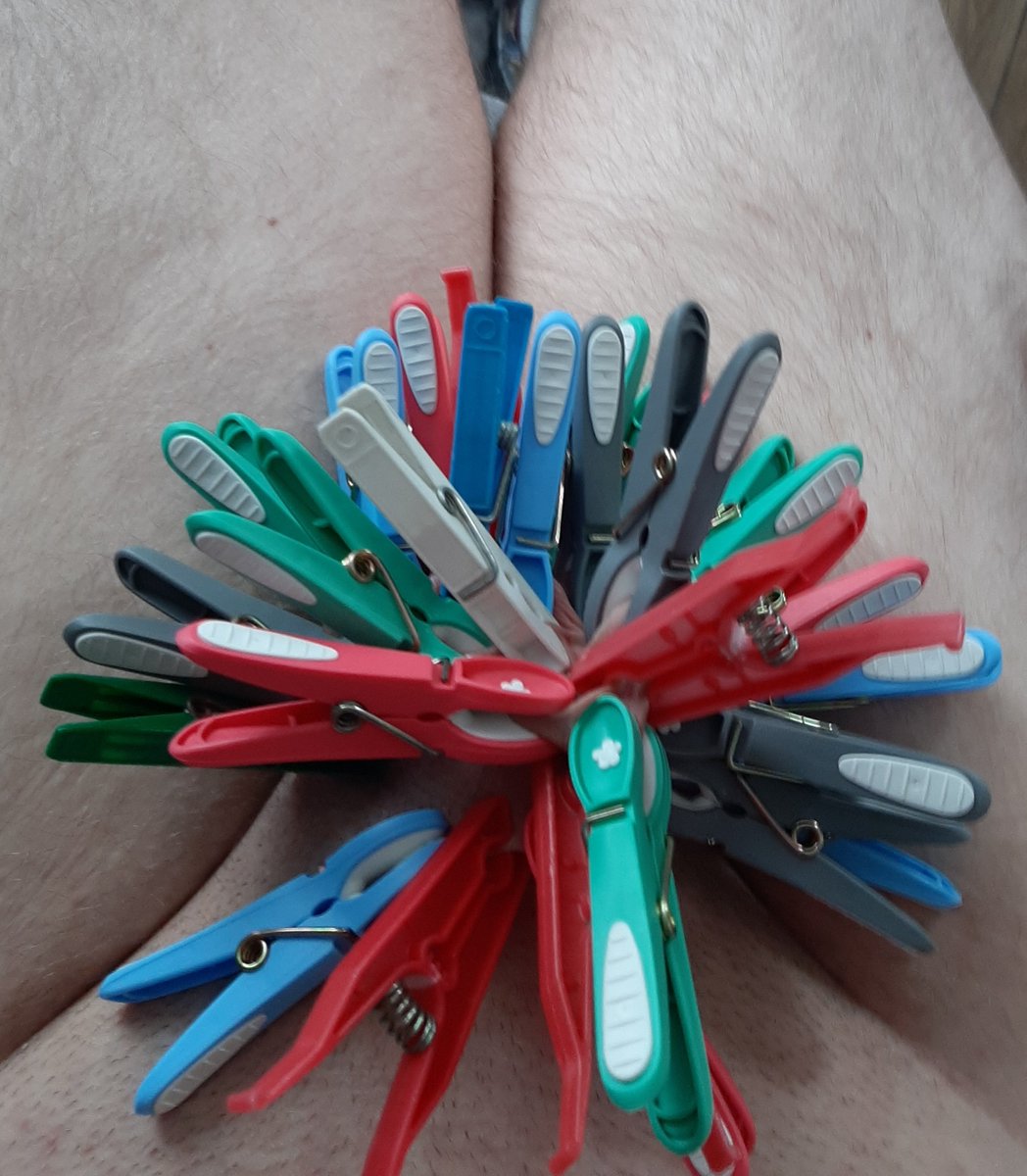 klein_piemeltje's tweet photo. opdracht poll knijpers op pik en ballen. foto's knijpers op ballen en pik. piemeltje en balletjes verdwijnen. #slet #hoer #piemeltje #cbt #sph #humiliateme #slaaf #sub #verneder #gebruikslet #kleinepik #Loser https://t.co/ukFjjcm2P4