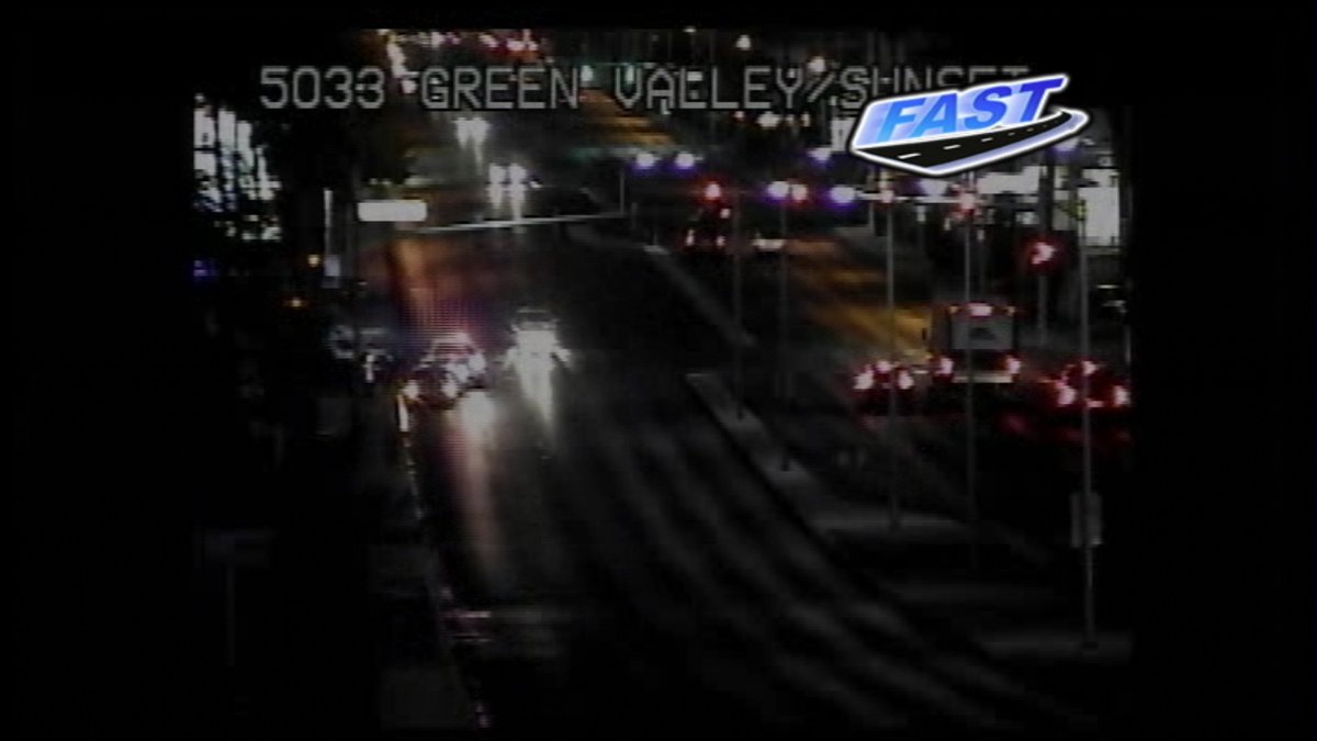 ZoraAsberry's tweet photo. TRAFFIC ALERT: A crash at Green Valley Pkwy at Sunset Rd. #ProblemSolverTraffic https://t.co/8yM3EHj0aZ