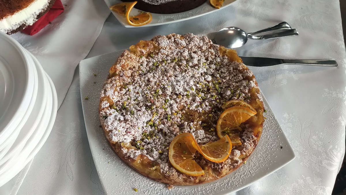 ElenaEAlbertini's tweet photo. 🍊 Dalla #produzione alla #valorizzazione sulla tavola con una degustazione a base di #AranciaRossadiSiciliaIgp preparate con grande attenzione e tanto cuore da parte degli studenti di #Ipseoa Dalla Chiesa di #Mineo presso la nostra sede al #Maas 😋
#FarmToFork #ScuolaLavoro
2/ https://t.co/HB2YaM3MgM
