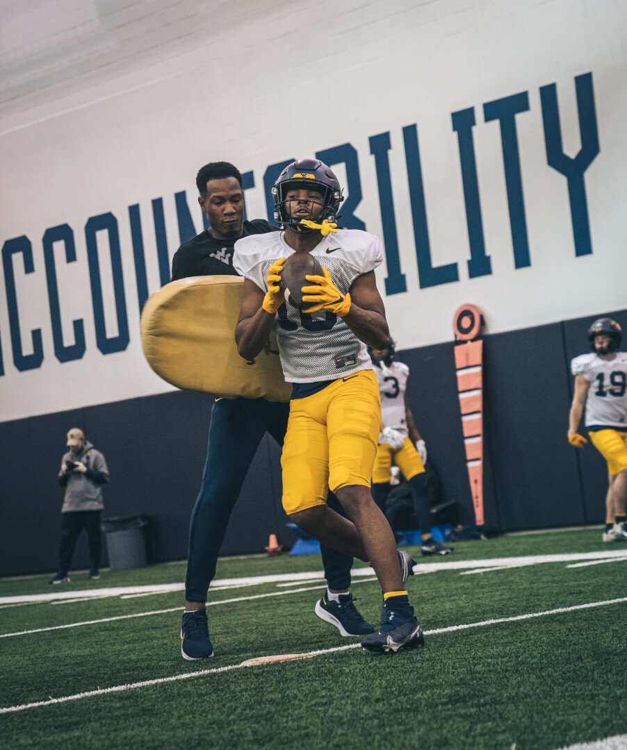 JarelWilliams8's tweet photo. Day 4 of 15...1st time full pads..locked in @WVUfootball #outworkeveryone #outworkyesterday https://t.co/h9VXCOQNlX