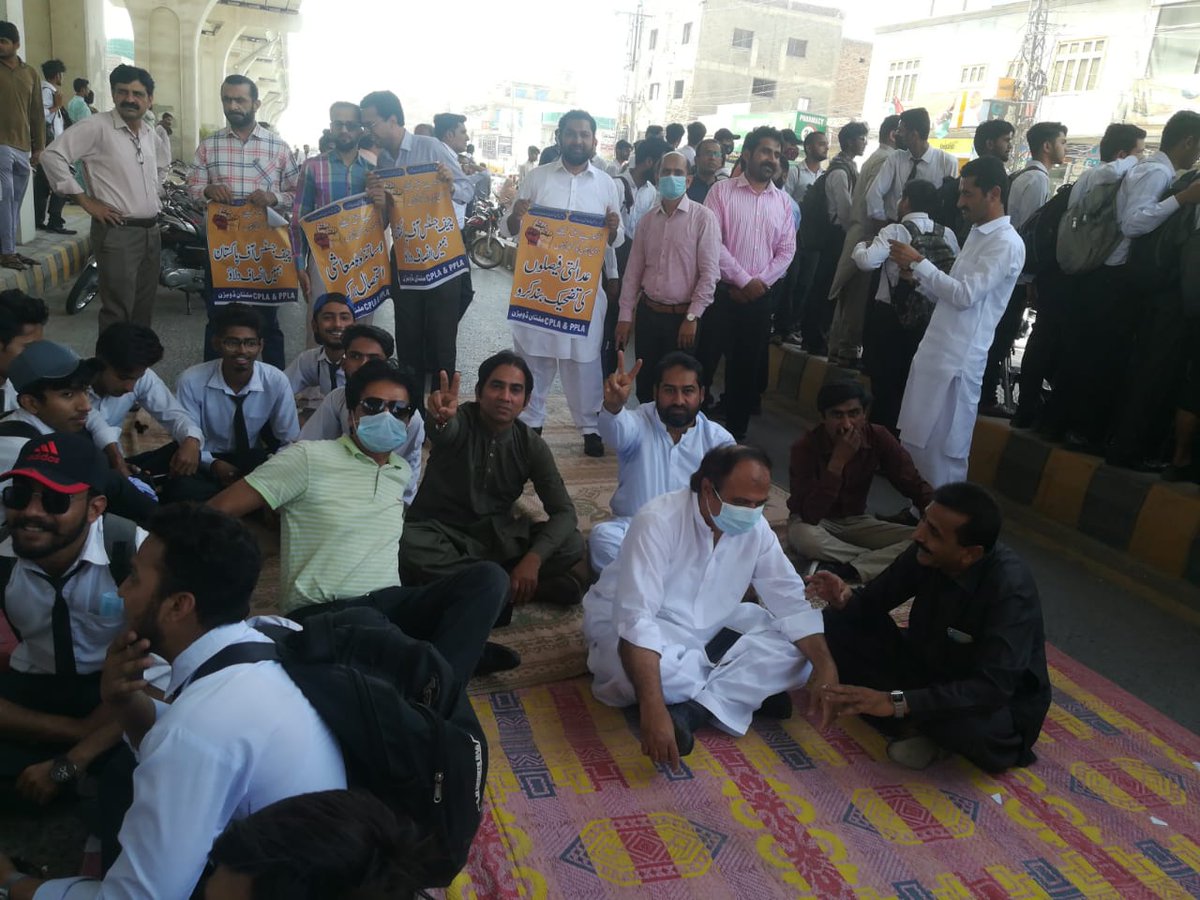 mariayoofficial's tweet photo. #SaveTeacher_SecureFuture Teachers as the builders of nation are demanding their own rights of pay protection and service protection to secure their future https://t.co/2CAa6EgKHQ