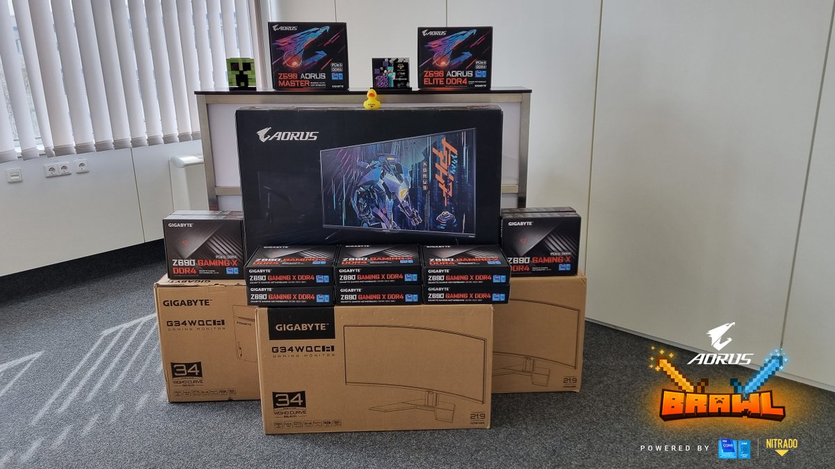 Nitrado's tweet photo. Noch ein letztes Gruppenfoto, dann machen sich die Preise rund um den @AORUS_DE #AORUSBrawl powered by #INTEL und Nitrado auf die Reise zu ihren glücklichen Gewinnern. 🚚💨 https://t.co/rLu2MkOiWU