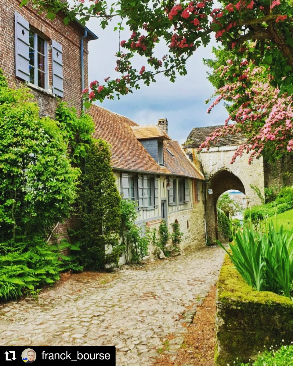 CD_oise's tweet photo. #BelleOise 📸
Impossible de résister au charme de Gerberoy avec ses petites ruelles pavées et ses jolies maisons en torchis et pans de bois colorés 🤩
📸 photo Instagram de franck_bourse
Retrouvez les plus belles photos de l'Oise sur notre compte 👉 https://t.co/oz86xez3fK https://t.co/Y3rPoZcaft