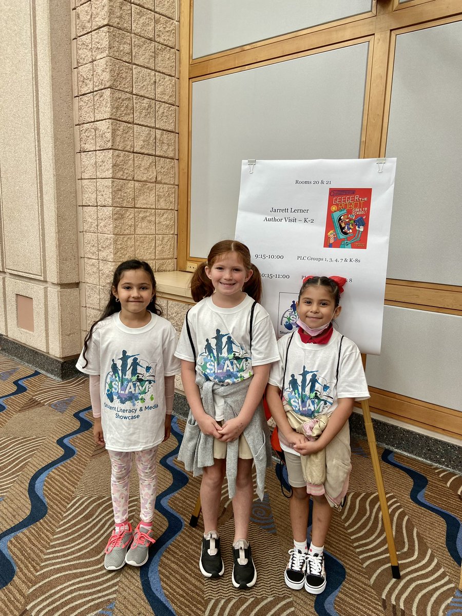 SchmidtSailors's tweet photo. Representing Schmidt at SLAM and eager for all the reading fun! @HillsboroughSch @HCPS_SLAM #hubofschool https://t.co/I4T3YWs2tz