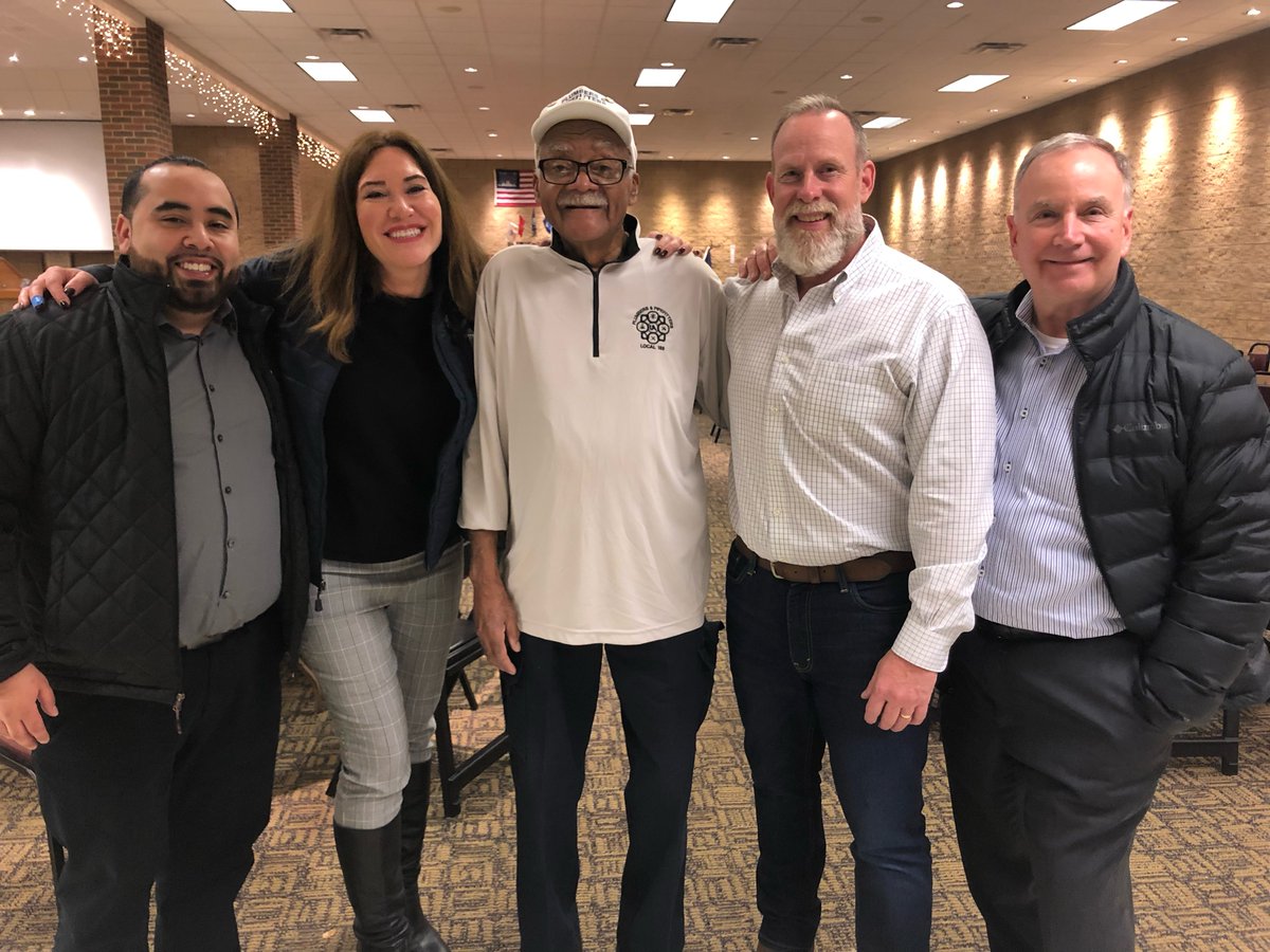 UnionInsurance's tweet image. We had a wonderful time connecting with Union members and supporting @UnionSportsmen mission at the 8th Annual Ohio State Conservation Dinner last weekend! Meeting awesome individuals like Eddie from UA local 189 remind us of why we’re committed to protecting labor.