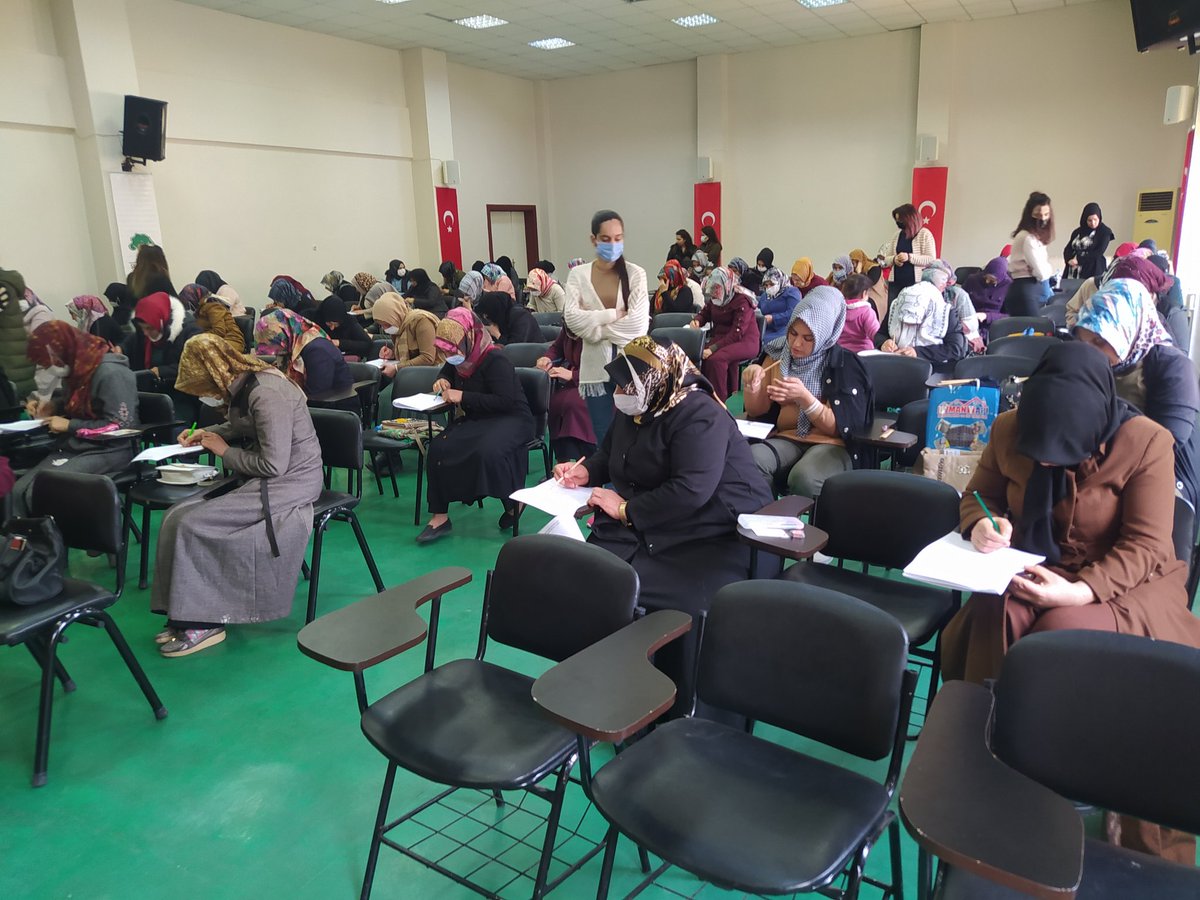 HalkMervesehir's tweet photo. Şehitkamil Belediyesi Aile Merkezlerinde açılan kurslarımız ve alınan başvurular sonucu Yetişkinler 2. Kademe Sınavımızı Şehitkamil Hem ve Şehitkamil Belediyesi ile yaptık.Emeği geçen tüm egiticilerimize teşekkür ediyoruz.@mebhbogm @gul_davut @yasintepe @Halit__Ates @KalayliOmer https://t.co/d6ycPns1zB