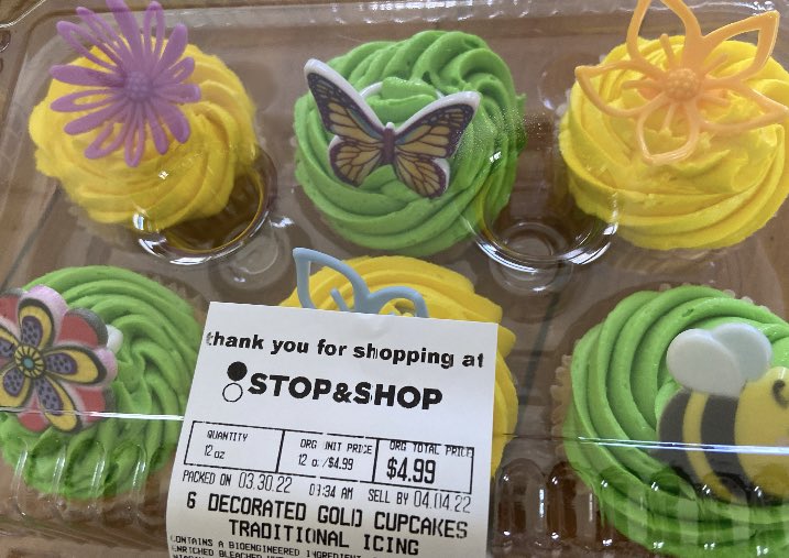 snfiorentino's tweet photo. Gabe strikes again! #SpringCupcakes ๐ธ๐๐ฆ https://t.co/SWphbmbzPp