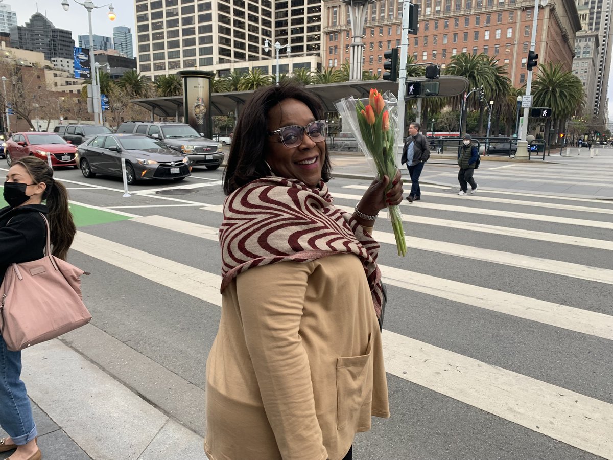 KTVU's tweet photo. There were free bouquets this morning at the Ferry Building as the @sfflowermart wanted to help workers deal with the possible stress of returning to their offices after doing their jobs from home for so long. https://t.co/W7ZKlJYMNc