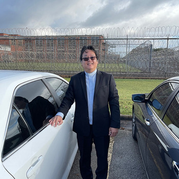 US_Spiritans's tweet photo. ICYMI in our latest #OneHeartOneSpirit newsletter, read about Fr. Paul Hoang, C.S.Sp.'s prison ministry in Houston. https://t.co/xaxTbTwIqN https://t.co/OvFCofofV1