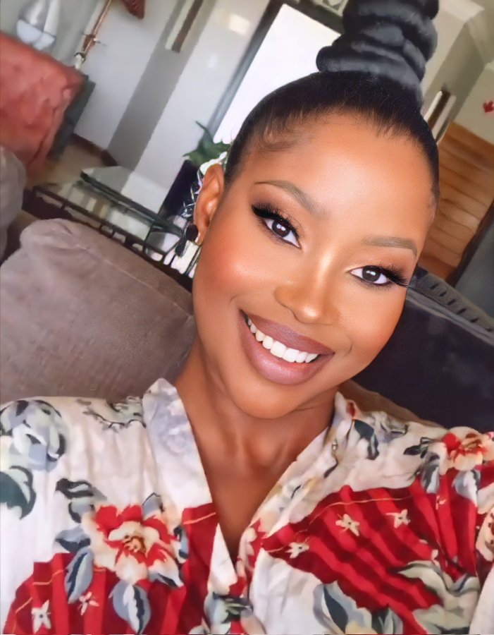 LaceTshenolo's tweet photo. @stan_fi Yes we are the #Trendsetters because we stan a Queen, a Model, a Star beautiful like no other. #NalediMogadime #NaleTheStandard #Aplhas, https://t.co/OE7Bejzm2U