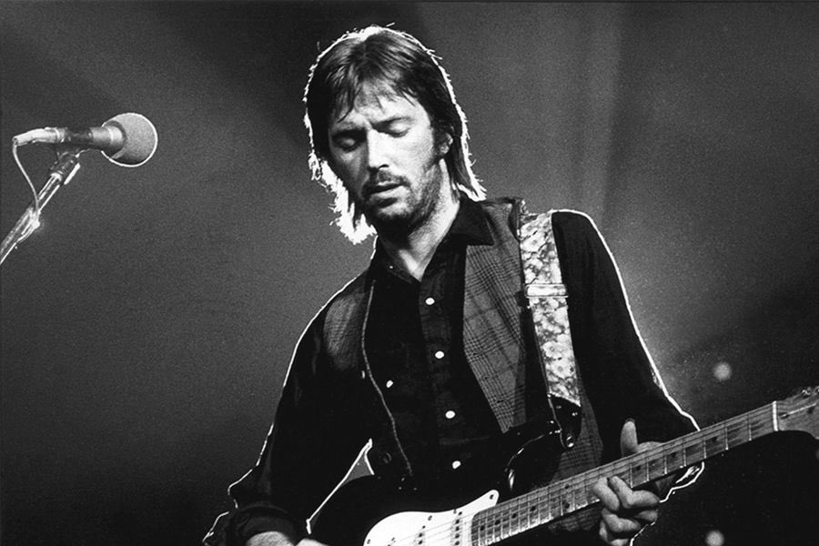 Hoy es el cumpleaños del MAS GRANDE guitarrista que hay, ha habido y habrá sobre la faz de la tierra .
Gracias por tanto.