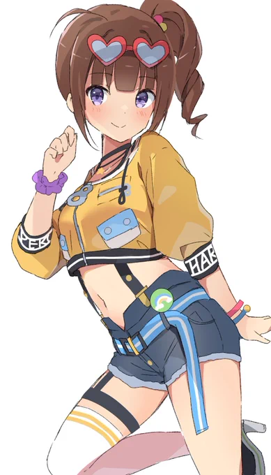 横山奈緒さんのへそと太もも 