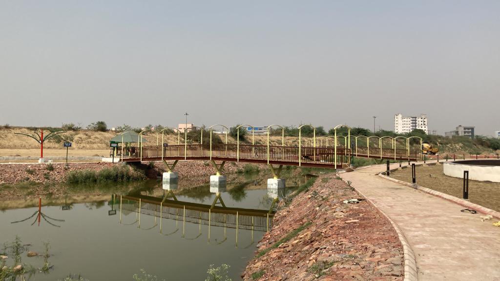 CeoNoida's tweet photo. 4.72 करोड़ की लागत से 60 हजार वर्ग मी० में बन रहे वेटलैंड, सेक्टर-91 में सिविल कार्य लगभग पूर्ण कर लिया गया है। शेष कार्य को यथाशीघ्र पूर्ण करने के लिए सम्बंधित विभागों को निर्देशित किया।
#NoidaAtWork
@infodeptup https://t.co/aOABGGMDnL