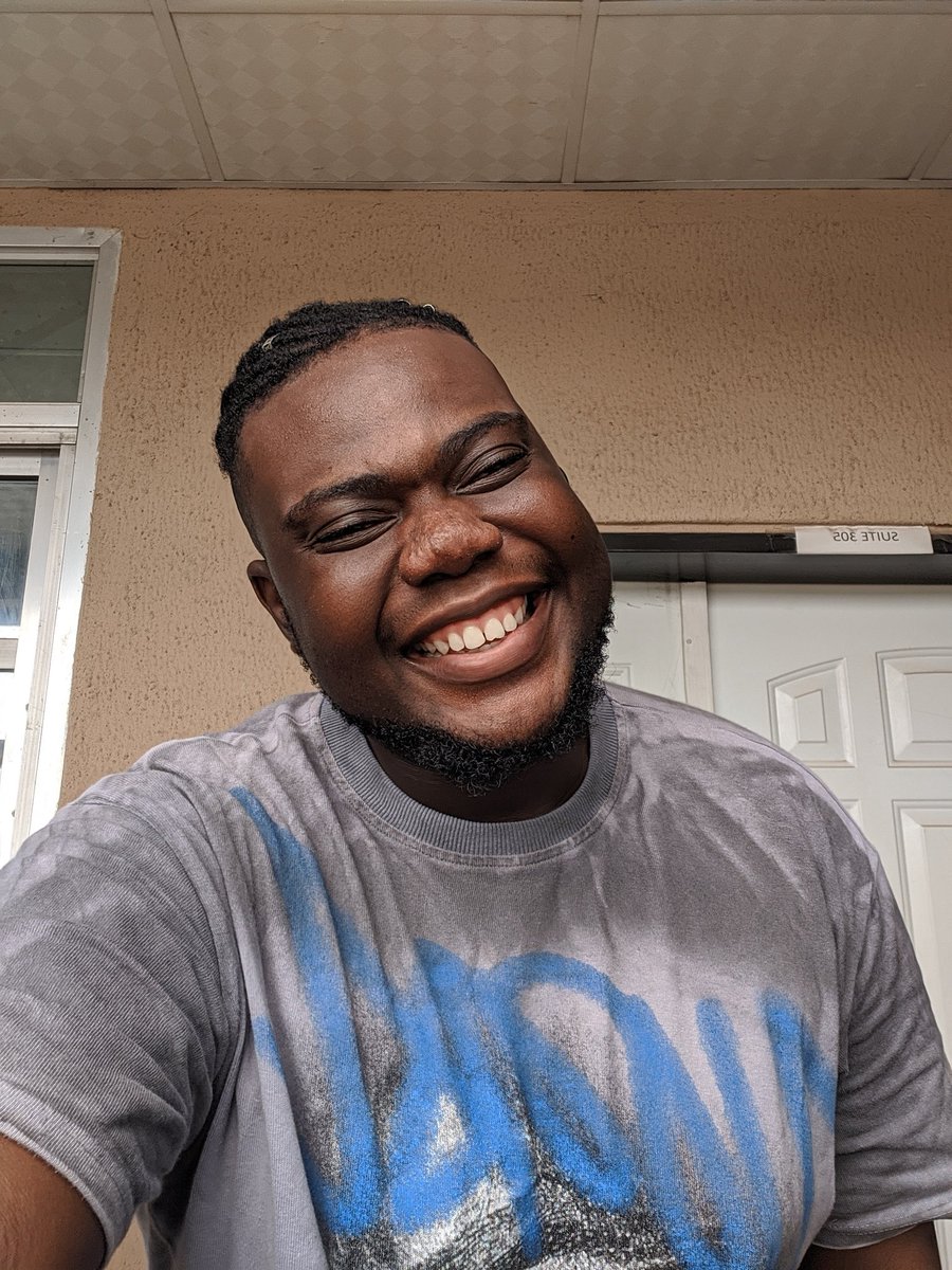 andygrafiix's tweet photo. This is always my face when random strangers walk up to me and be like 'I love your hair 😍😍😍'

Thank you, I do too😍😍😍 https://t.co/8fJeFpqKM7
