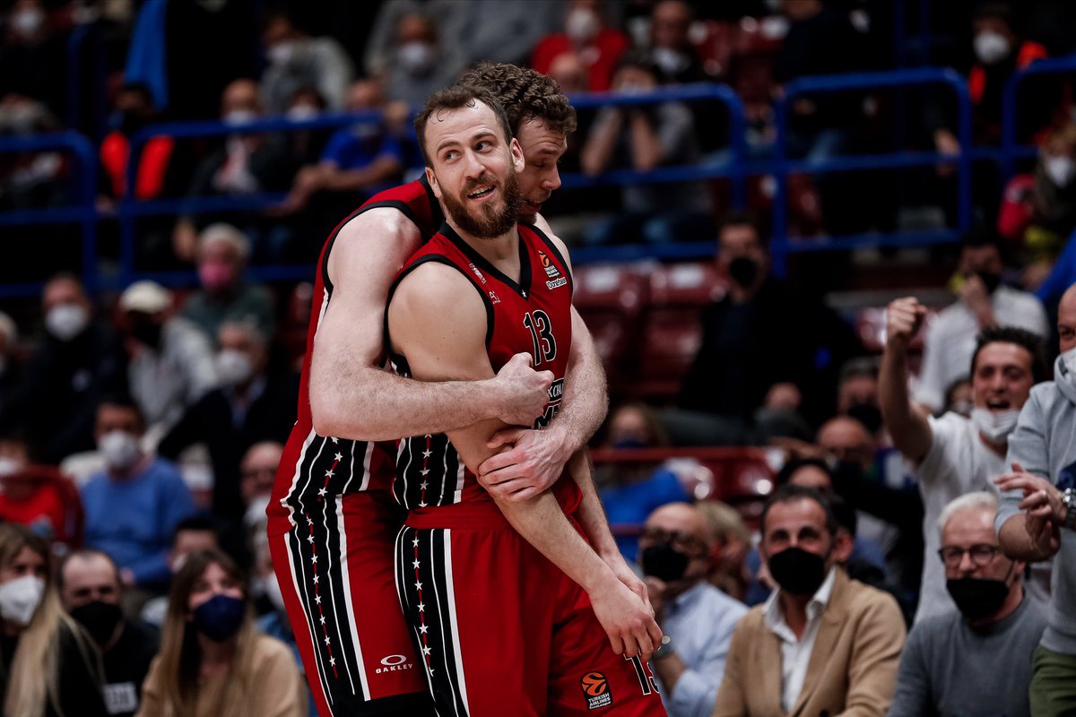 OlimpiaMI1936's tweet photo. We ๐คโค๏ธ Our Captains
#insieme #EuroLeague #AXMBAY #ForzaOlimpia #Captains #NikMelli #Chacho
@NikMelli | @SergioRodriguez https://t.co/rmPK53H1Dw