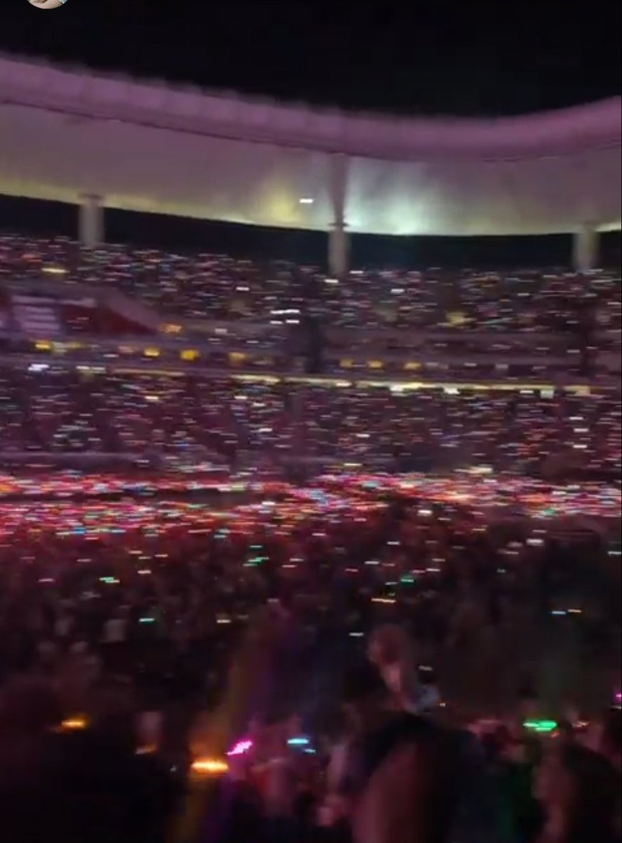 RoxaneAlejandra's tweet photo. Todavía no despierto de este sueño 😍 #Coldplay #ColdplayGuadalajara #ColdplayEnElAKRON #ColdplayGdl @coldplay los amo, que noche 💖 https://t.co/EwfX9rZTKQ