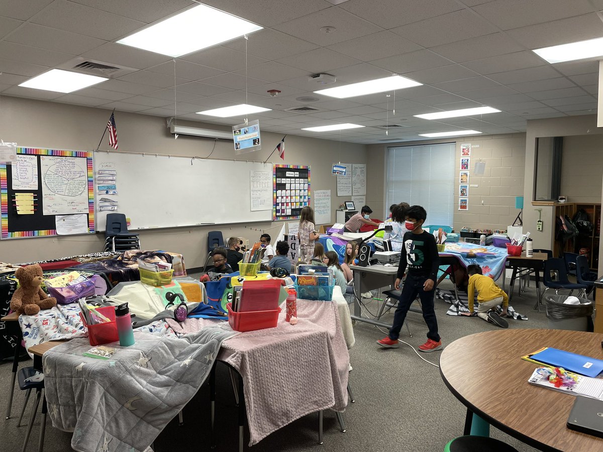 KoesterMrs's tweet photo. We filled our warm fuzzy jar and they chose to build forts for their reward!! It’s messy but worth it to see their team building in action. Problem solving through play! @Parkside_ES https://t.co/3V80SGkNxp