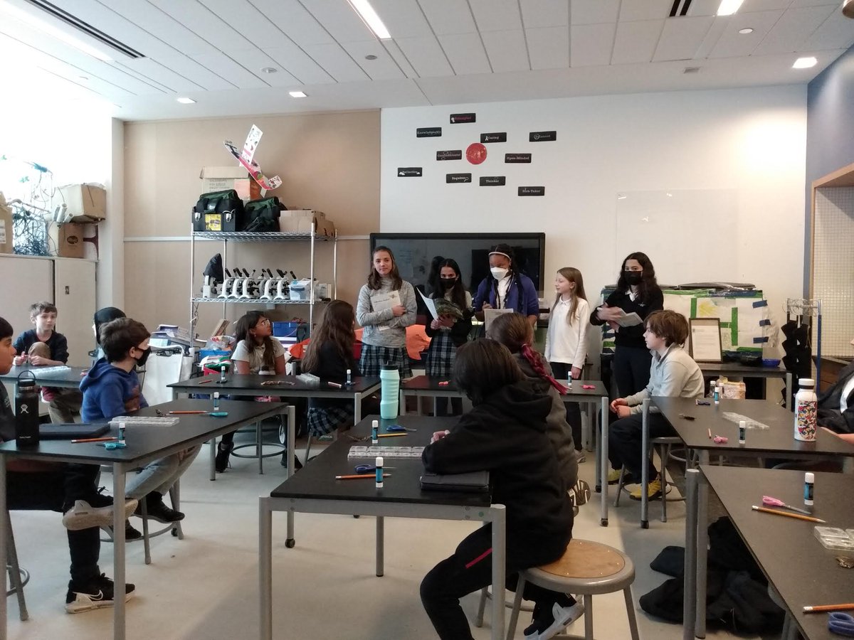 Grade 6 Students @GWAcademyChi  presented a lesson to our 5th Graders on insects and chemistry. They defined what an insect is and then led an activity on how to deal with bee stings. A honey bee has an acidic sting, and you need to neutralize it with a base! https://t.co/cxP7zBU7jE