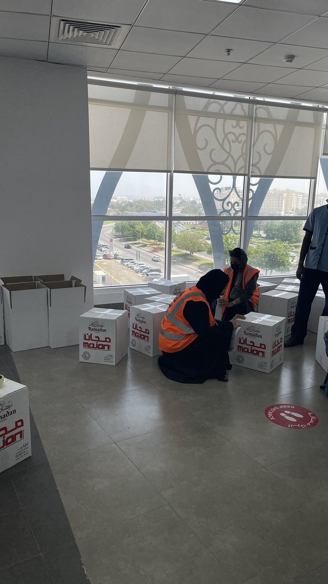MuMediaClub's tweet photo. تعاونت جماعة يُسر التطوعية بـ #جامعة_مسقط @MuYusr مع فريق ارسم ابتسامه الخيري @drawasmile_om..بترتيب مؤنه رمضانيه و توزيعها على عدد من الاسر المعسرة من باب التكافل الاجتماعي و المساندة 

بعض المقتطفات.. https://t.co/4Bu7toe86z