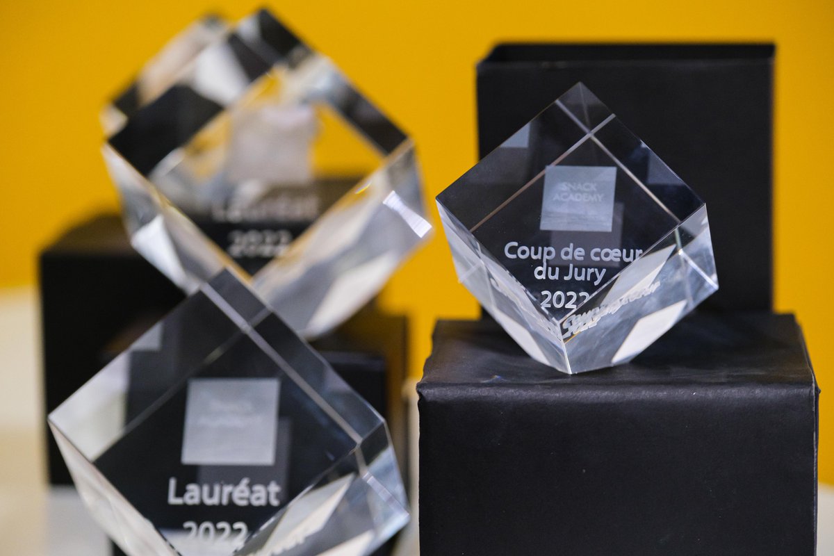 snackshowparis's tweet photo. [Snack Academy]
 🏆 Les concepts ont du talent ! 
 👏 Félicitations à la nouvelle promotion de lauréats de la Snack Academy : Zaza, Totuma, le Coup de Cœur du Jury : Papo, le Coup de Cœur du Public : Jimmy’s Street Food
#snackingdor #francesnacking #sandwichshows #parizza https://t.co/LCJ2XstwZJ